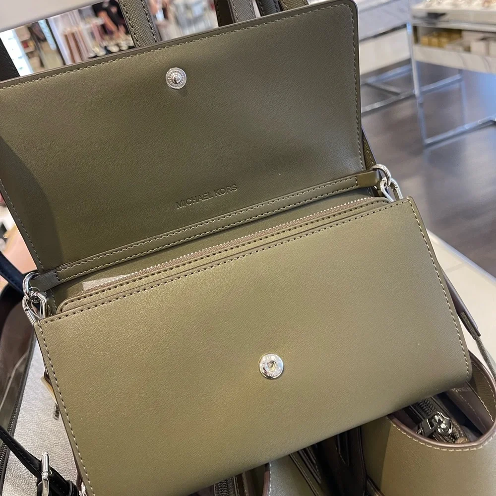 MICHAEL KORS Jet Set Large Ombré Signature Logo Crossbody Bag
Olive Multi 
NWT - Picture 16 of 16
